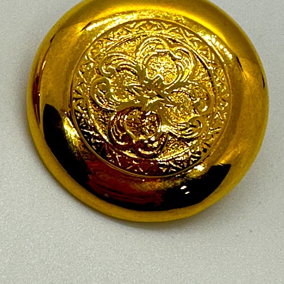 Givenchy large carved signature earrings. 1980’s gold plated. - Picture 6 of 8